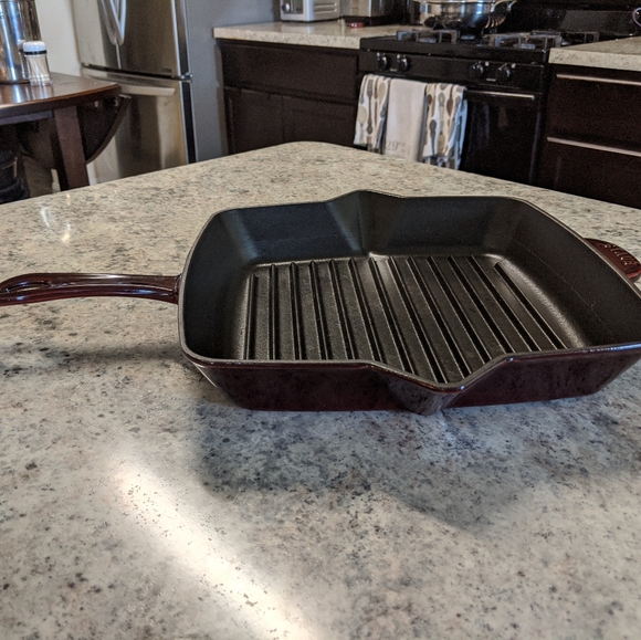 STAUB 10-in Cast Iron Grill Pan - Picture 2 of 4